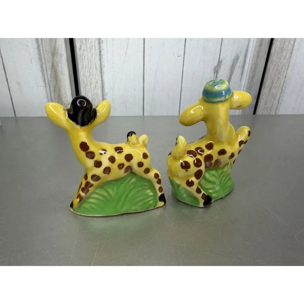 Vintage MCM Ceramic Giraffe In Hats SALT PEPPER SHAKER Kitsch ANTHROPOMORPHIC